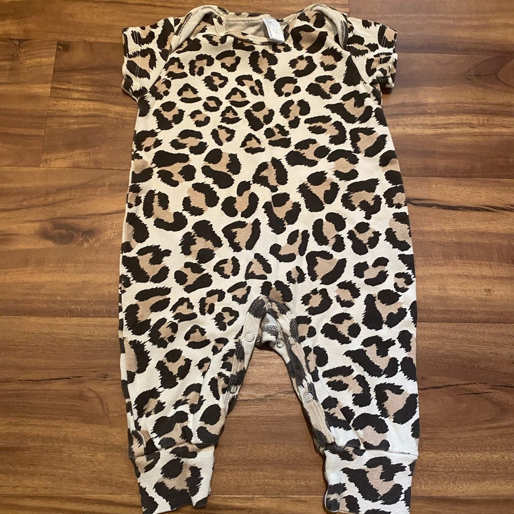 Tesa Babe Leopard print short sleeve pants onesie